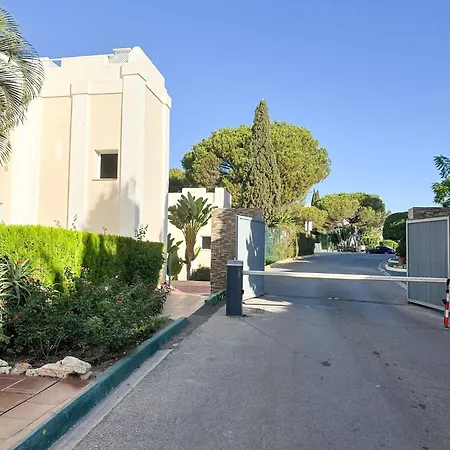 Marbella Golf Garden Apartment Benahavis